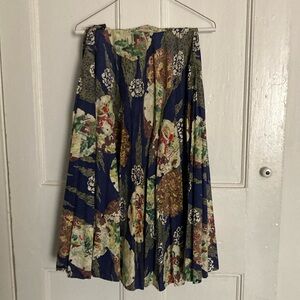 Vintage skirt with two buttons and a zipper in front.